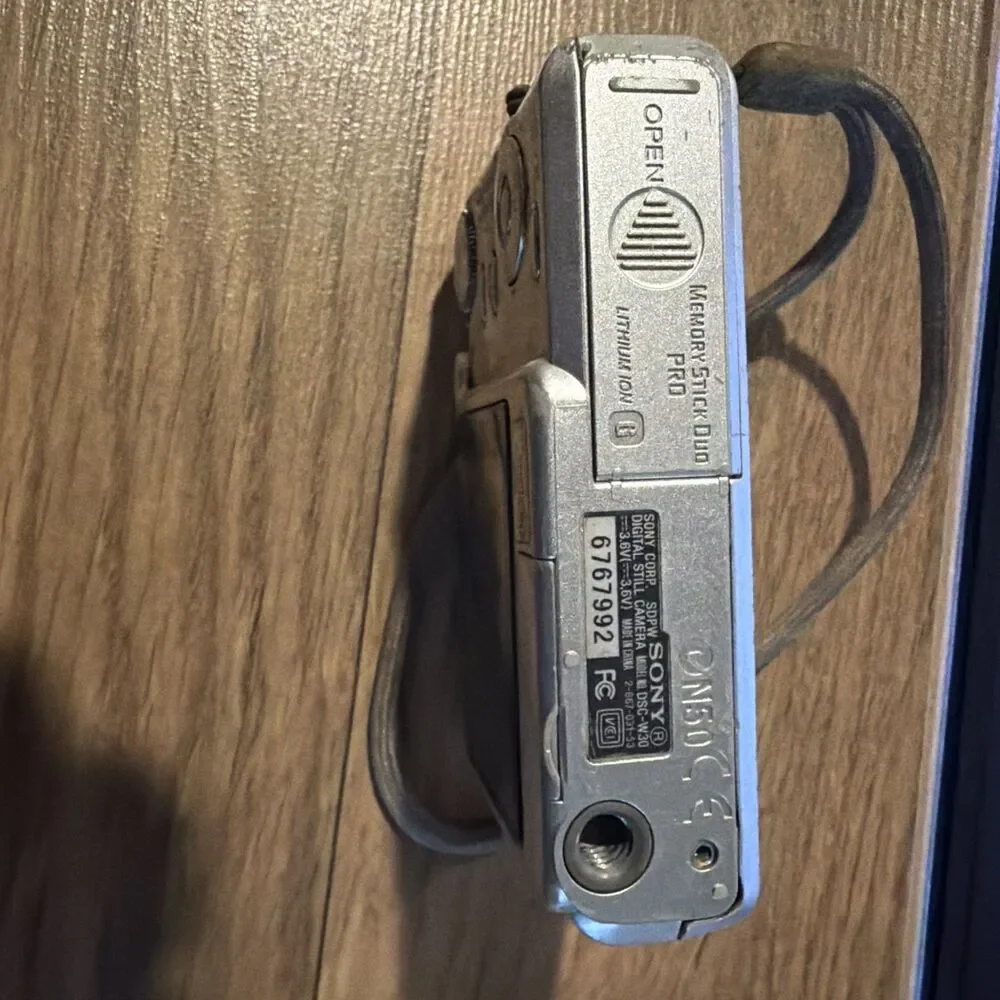 Sony Cyber-shot DSC-W30 Silver Not Tested With Battery